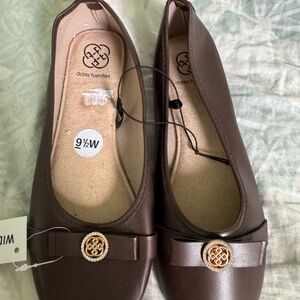 Daisy Fuentes Women's Brown Ballet Flats